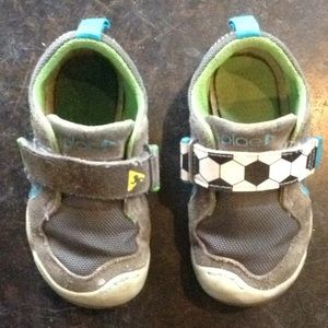 Plae kid shoes